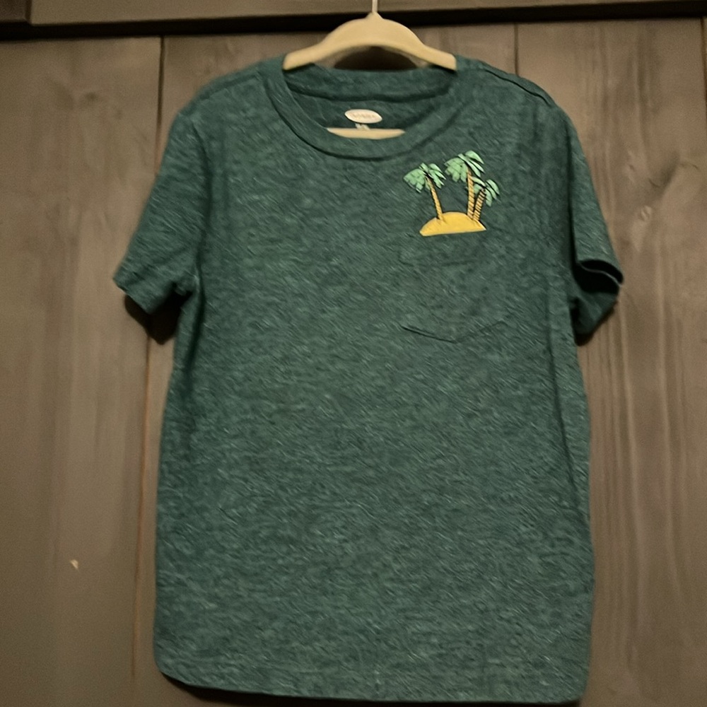 Old Navy boys size 5 short sleeve shirt